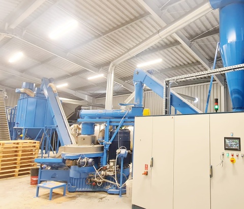 Drewno opałowe | Pellet drzewny EN A1 17,1 MJ/kg (4,75kwh/kg) - PALETA 990 kg Drewno opałowe | Pellet drzewny EN A1 17,1 MJ/kg (4,75kwh/kg) - PALETA 990 kg